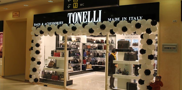 Фото: торговое оборудование магазин сумок Tonelli, №1