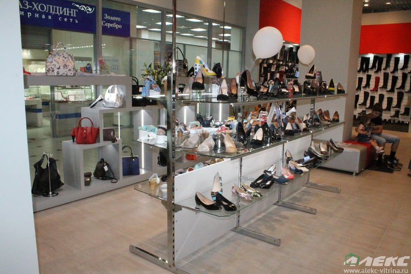 Особый взгляд на торговое оборудование для магазина обуви