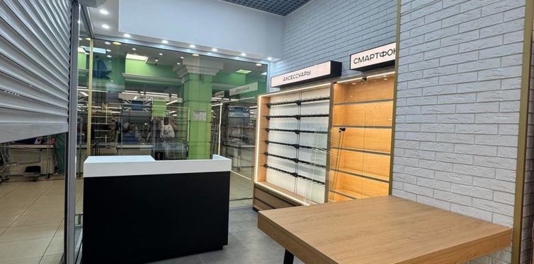 Фото: торговое оборудование салон телефонов и аксессуаров, №3